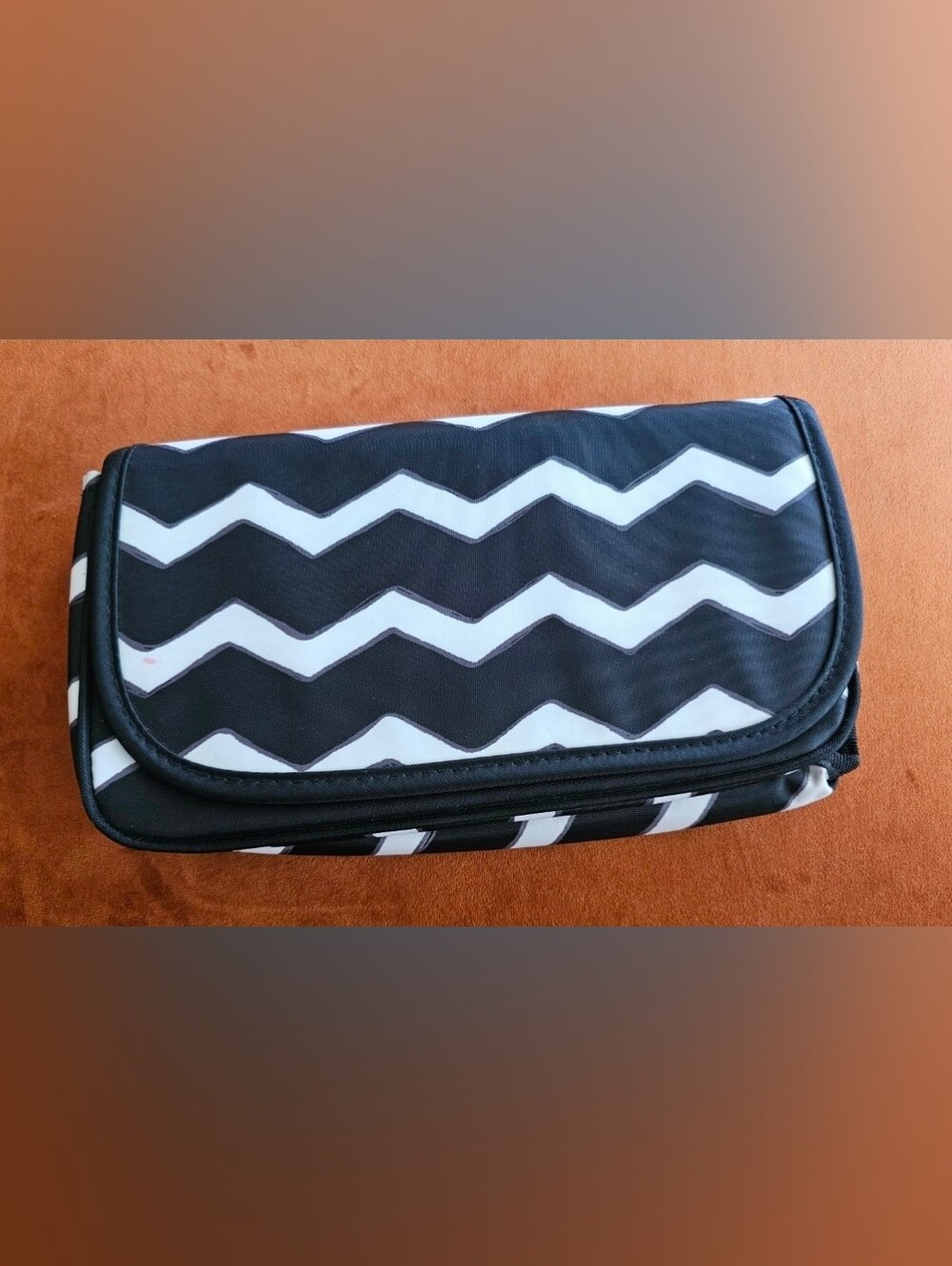 THIRTY-ONE Black & White Chevron Tri-Fold Travel Case